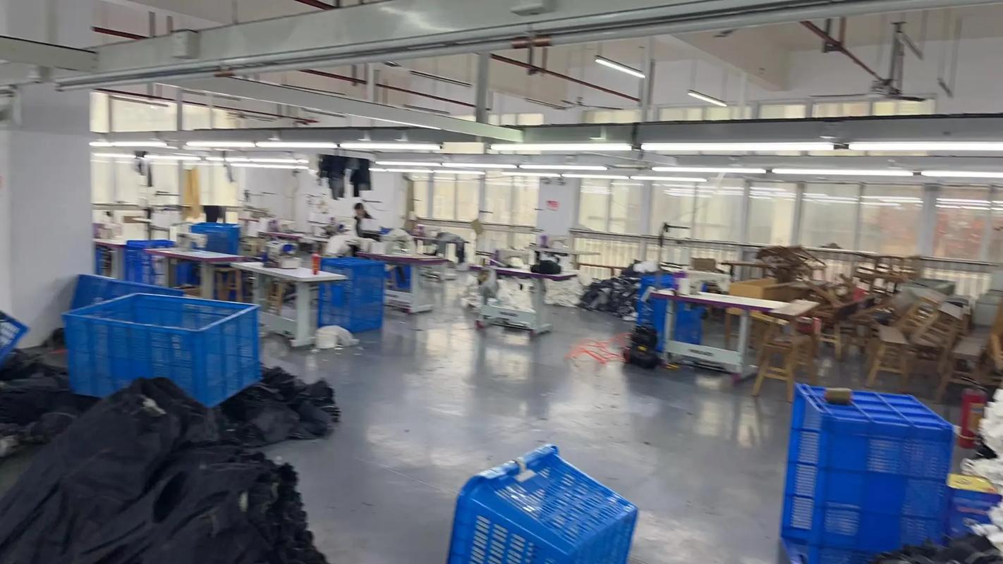 走进中华西路366号程达产业园 一条流水线上的服装制造真相